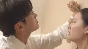 《逢迎》:欲望交织的职场困境,一场人性的深刻拷问